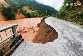Nguy cơ lũ quét, sạt lở đất do mưa lớn ở miền Trung